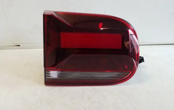 Tailgate rear/tail lights