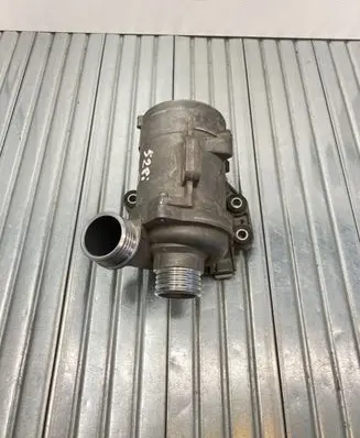 BMW 5 F10 F11 Water pump 7583836