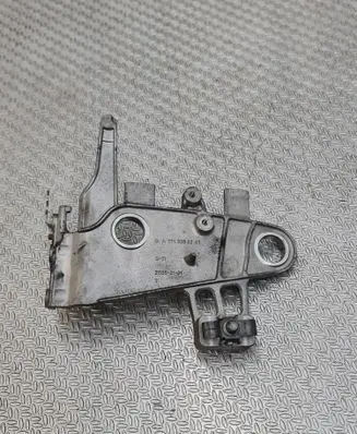 Mercedes-Benz C W204 Air filter cleaner box bracket assembly A6510902241 211550101