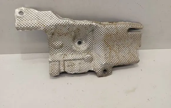 Volkswagen PASSAT B8 Heat shield in engine bay 04L103954
