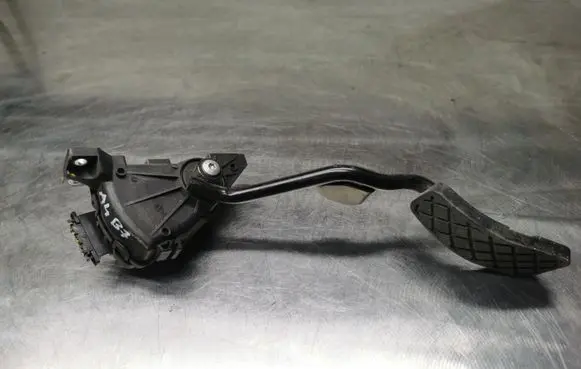Audi A4 S4 B7 8E 8H Accelerator throttle pedal 8E2721523J