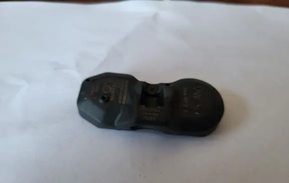 Volkswagen PASSAT B7 Tire pressure sensor 