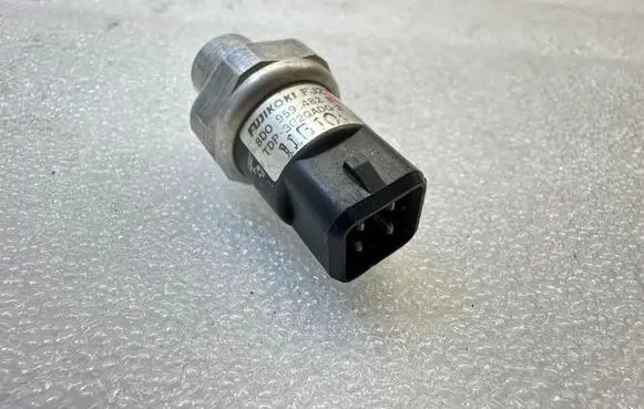 Volkswagen PASSAT B5.5 Air conditioning (A/C) pressure sensor 8D0959482B 1101