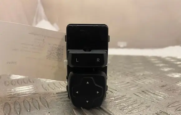 Hyundai Kona I Wing mirror switch 3K548A1000