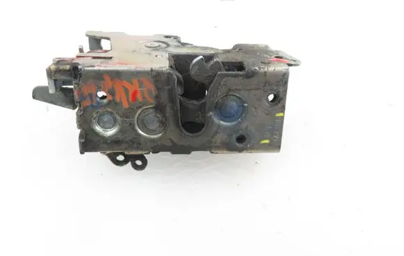 Mercedes-Benz Vito Viano W638 Front door lock 9017200135