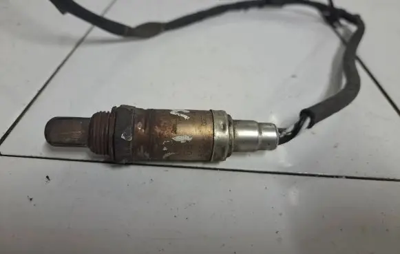 Volkswagen PASSAT B5 Lambda probe sensor 058906265A