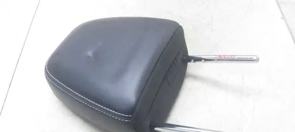 Toyota RAV 4 (XA40) Front seat headrest 