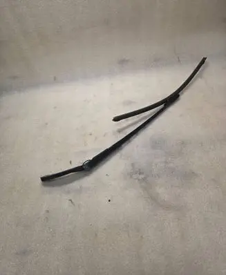 Audi A6 S6 C6 4F Front wiper blade arm 