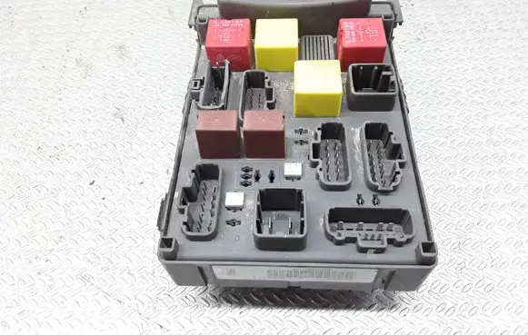 Renault Espace - Grand espace IV Fuse module 8200283812