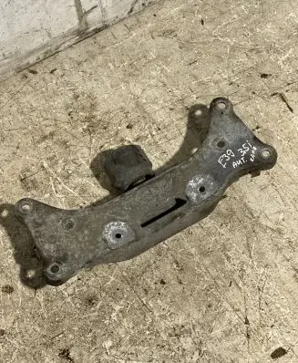 BMW 5 E39 Gear shift cable bracket 1094765