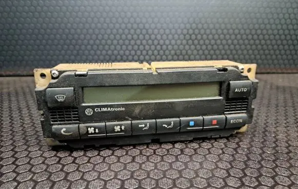 Volkswagen PASSAT B5 Climate control unit 1J1907044 5HB00761700
