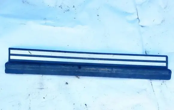 Front sill trim cover