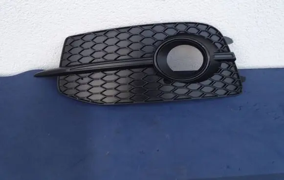 Audi Q3 8U Front bumper lower grill 8U0807681D