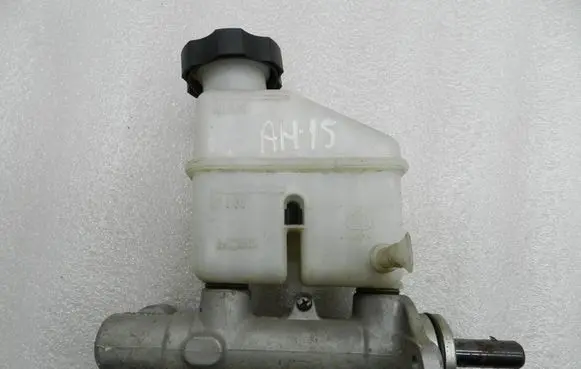 Hyundai i30 Master brake cylinder 585112L300 585311H000