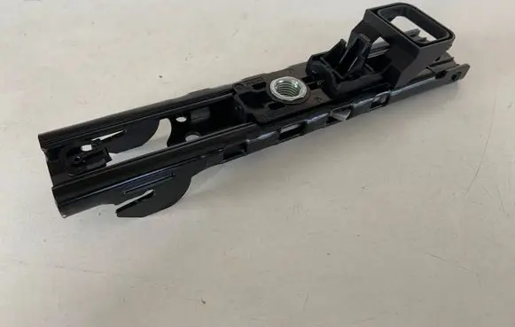 Audi Q7 4M Seat belt adjustment rail 4M0857819