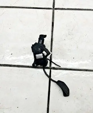 Toyota RAV 4 (XA40) Accelerator throttle pedal 781100W050 16207C
