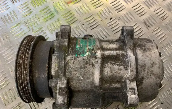 Renault Megane I Air conditioning (A/C) compressor (pump) 7700272987
