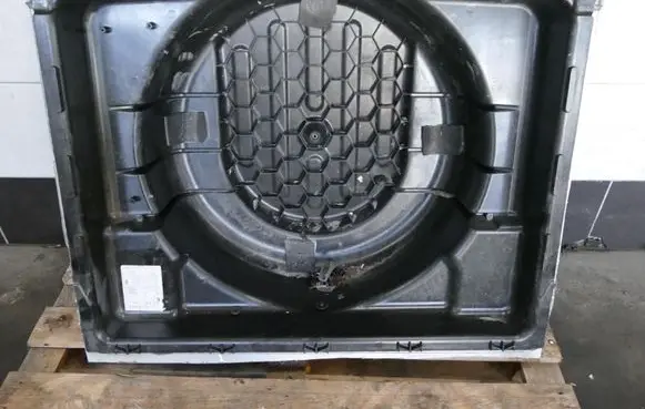 Trunk/boot lower side trim panel