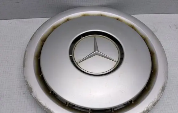 Mercedes-Benz E W124 R15 wheel hub/cap/trim 1244010424 7226310