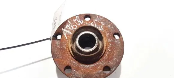 Audi A6 S6 C5 4B Front wheel hub