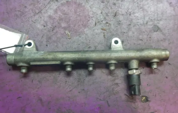 Renault Scenic I Fuel main line pipe 7700111013