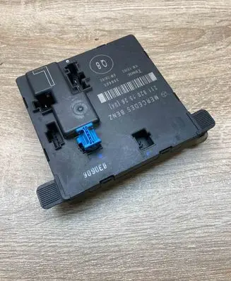 Mercedes-Benz E W211 Door control unit/module 2118201526 USED