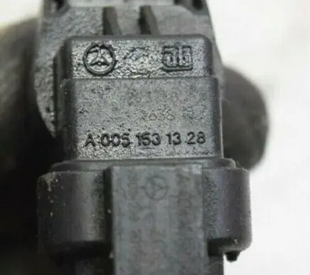 Mercedes-Benz E W212 Camshaft position sensor A0051531328