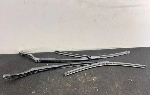 Audi A6 S6 C6 4F Front wiper blade arm 4F1955410 4F1955409