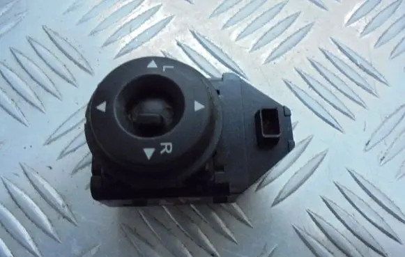 KIA Ceed Wing mirror switch