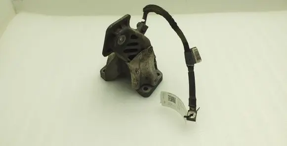 BMW 5 E60 E61 Engine mounting bracket 6777056 22116777056