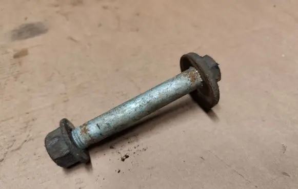 Jeep Cherokee III KJ Front suspension camber bolt 
