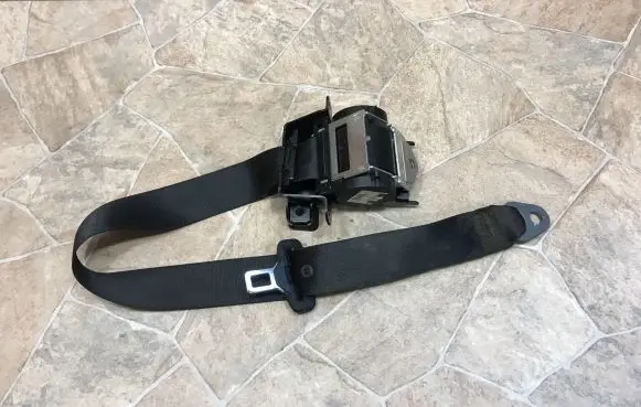Mercedes-Benz A W169 Middle seatbelt (rear) 1698605485