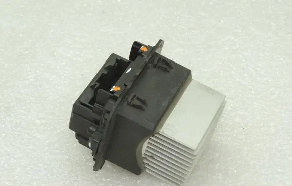 Opel Vivaro Heater blower motor/fan resistor 95517552