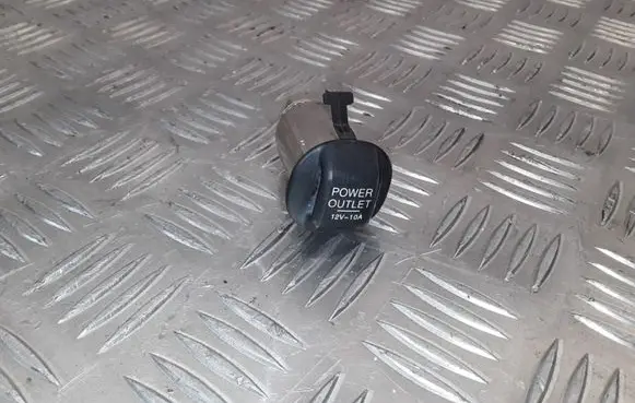 Honda Civic 12 V Socket (front) 