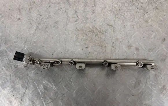 BMW X5M E70 Fuel main line pipe 7537319
