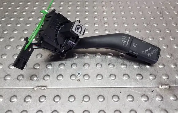 Volkswagen Golf V Wiper switch S26371040 1K0953519J