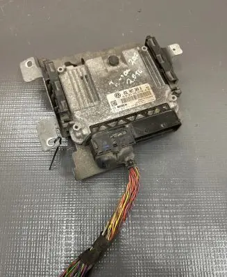 Volkswagen PASSAT B7 Engine control unit/module 03L907309D 03L907309R 0281016674