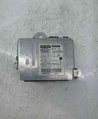 Renault Megane II Airbag control unit/module 8200307800