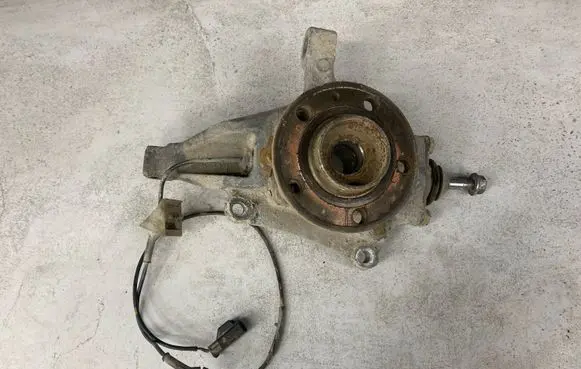 Volvo XC70 Front wheel hub 9461943