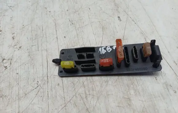 Peugeot Partner Fuse box cover 9637466280