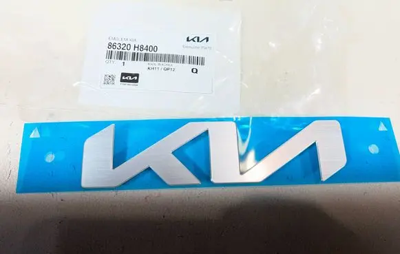 KIA Stonic Manufacturer badge logo/emblem 86320H8400