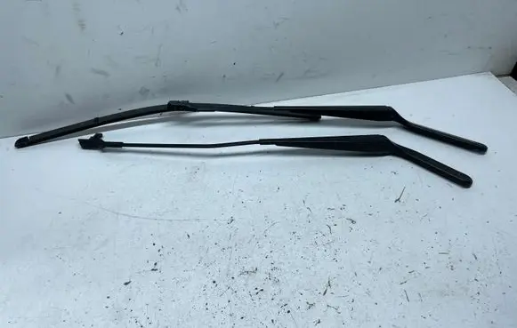 BMW X6 E71 Front wiper blade arm 7153739