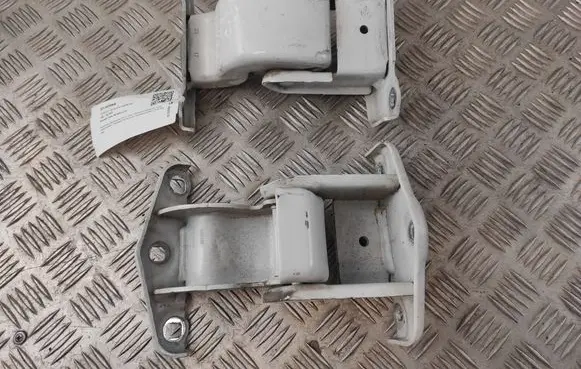 Rear door hinge set