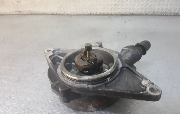 Audi Q7 4L Vacuum pump 05A145100A