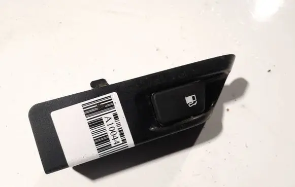 Toyota Auris 150 Fuel tank opening switch 