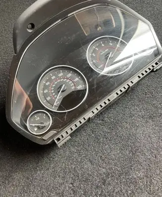 Speedometer (instrument cluster)