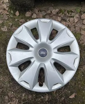 Ford Focus R16 wheel hub/cap/trim AM511000BA FDT3371011
