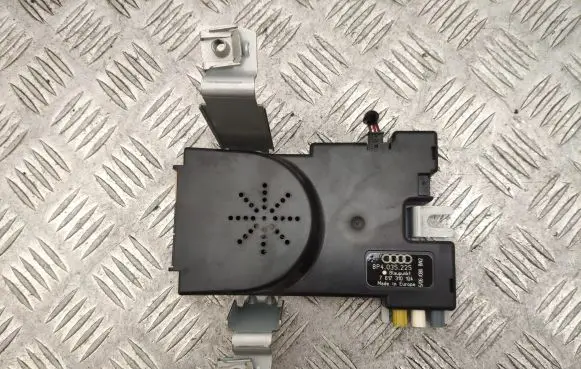 Audi A3 S3 8P Sound amplifier 8P4035225