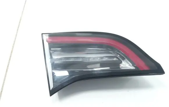 Tesla Model 3 Tailgate rear/tail lights E1148R00