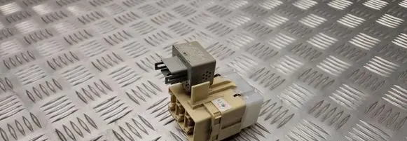 Lexus RX 330 - 350 - 400H Other relay 8198053020 0665004951